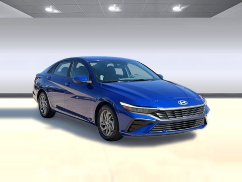 Used 2024 Hyundai Elantra SEL image 7