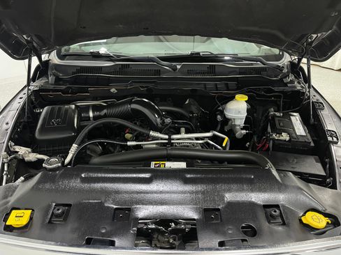 Used 2020 RAM 1500 Classic SLT w/ Luxury Group RWD image 26