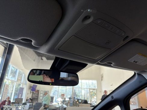 Used 2019 Nissan Leaf SV w/ SV Technology Package image 14