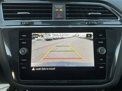 Used 2023 Volkswagen Tiguan SE image 19
