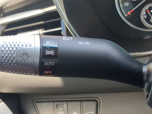 Used 2025 Genesis G70 2.5T image 26