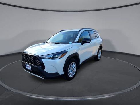 Certified 2025 Toyota Corolla Cross LE FWD image 3