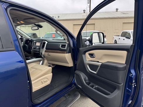 Used 2016 Nissan Titan SL image 20