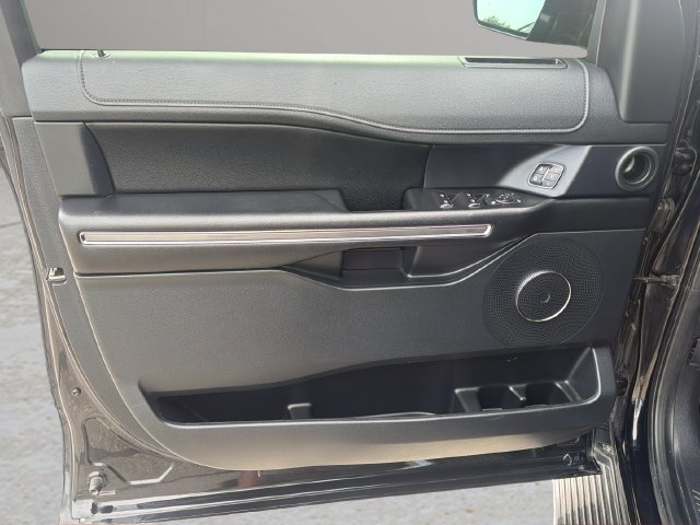 Used 2020 Ford Expedition Max XLT w/ Equipment Group 202A AWD/4WD image 17