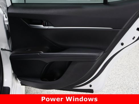 Used 2024 Toyota Camry SE image 30