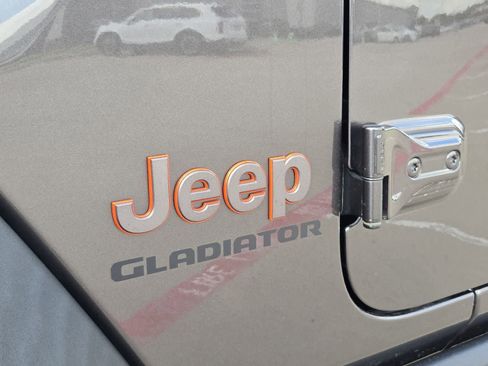 Used 2022 Jeep Gladiator Mojave w/ Trailer Tow Package AWD/4WD image 11