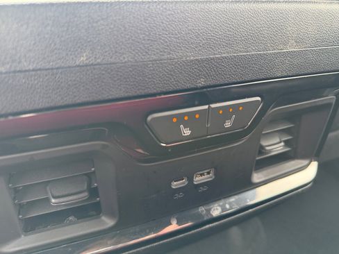 Used 2023 GMC Sierra 1500 AT4 w/ Technology Package AWD/4WD image 18