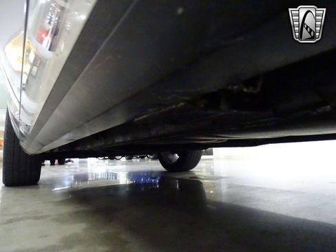 Used 2011 Cadillac Escalade ESV Premium image 18