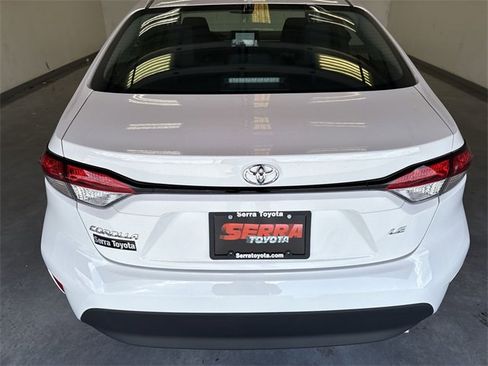 Used 2025 Toyota Corolla LE image 12