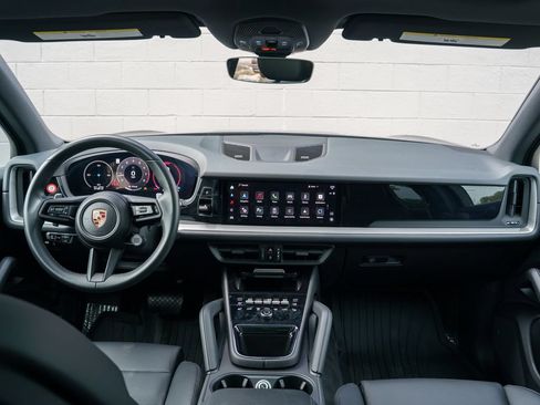Used 2024 Porsche Cayenne AWD/4WD image 21