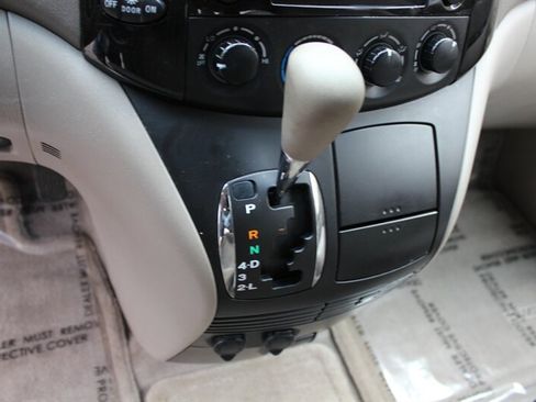 Used 2004 Toyota Sienna LE w/ LE Pkg 7 FWD image 12