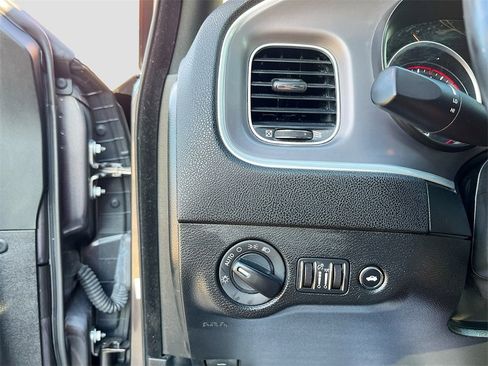 Used 2022 Dodge Charger SXT image 10