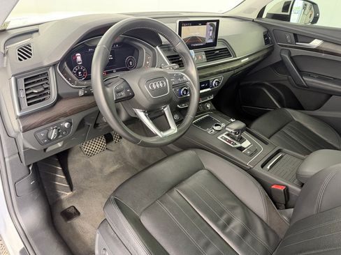 Used 2019 Audi Q5 Prestige w/ Prestige Package image 4