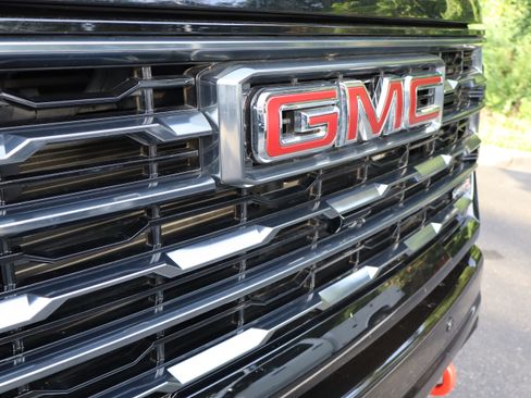 Used 2024 GMC Sierra 2500 AT4 w/ AT4 Premium Plus Package AWD/4WD image 15