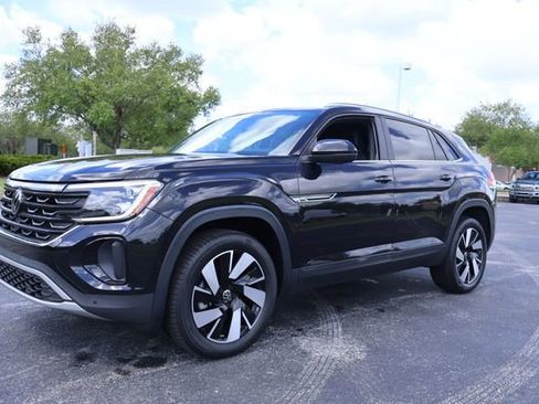 Certified 2024 Volkswagen Atlas Cross Sport SE w/ Panoramic Sunroof Package image 3