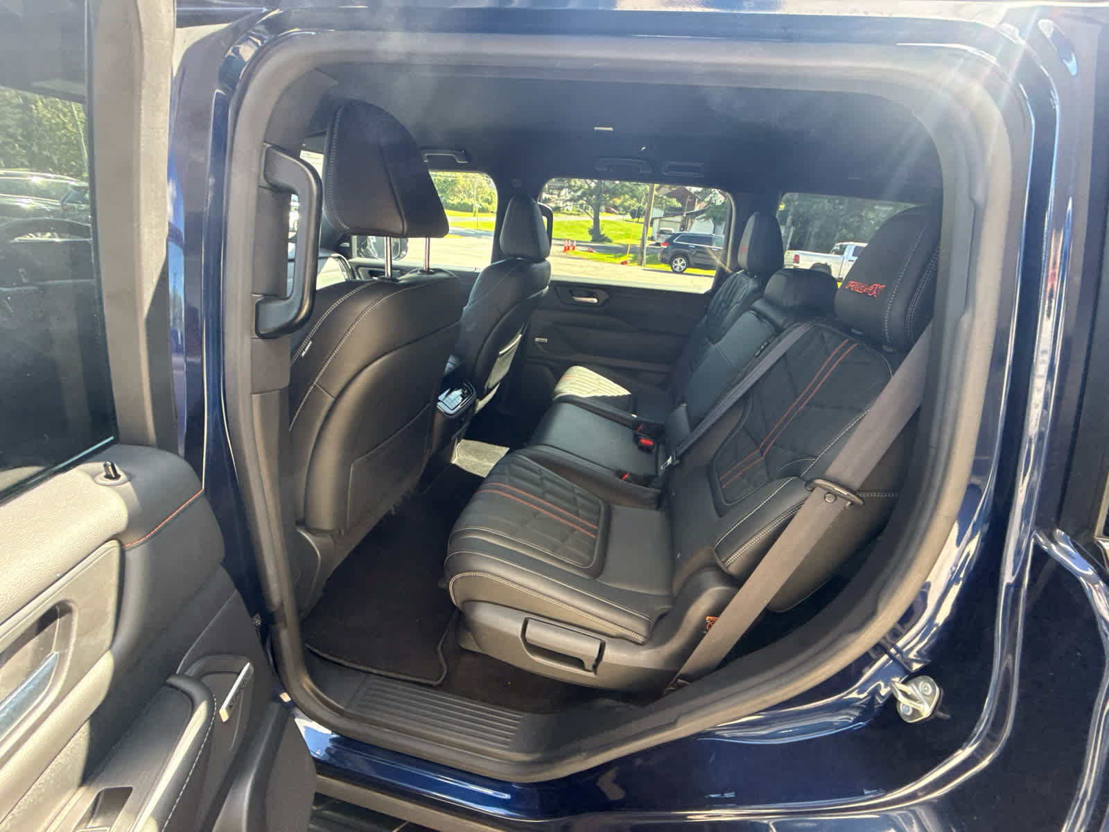 Certified 2025 Nissan Armada PRO-4X AWD/4WD image 9