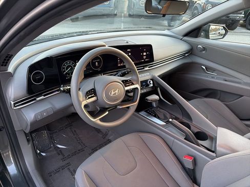 Used 2024 Hyundai Elantra SEL image 11