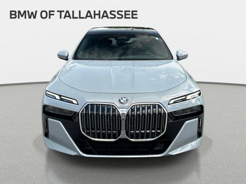 Used 2025 BMW 740i xDrive AWD/4WD image 2