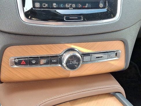 Used 2025 Volvo XC90 B5 Plus w/ Protection Package Premier image 11