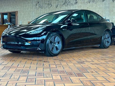 Used 2022 Tesla Model 3 Long Range AWD/4WD image 3