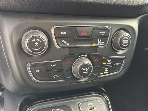 Used 2018 Jeep Compass Limited w/ Navigation Group image 33