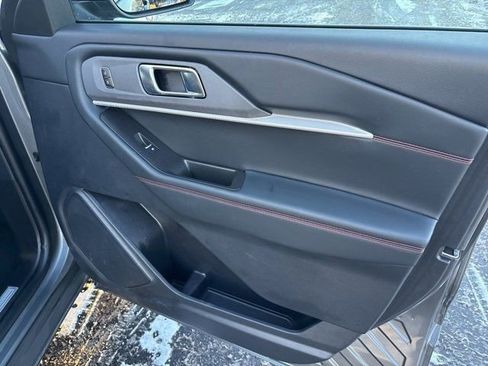 Used 2025 Ford Explorer ST-Line w/ ST-Line Street Pack image 7