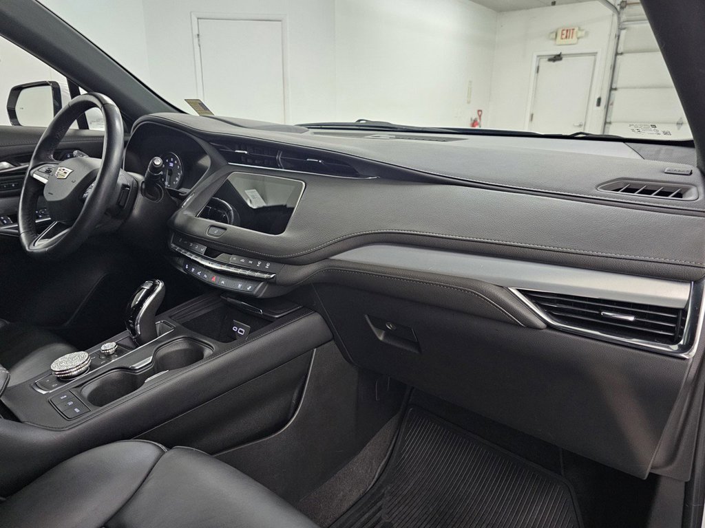 Used 2023 Cadillac XT4 Premium Luxury w/ Technology Package AWD/4WD image 13