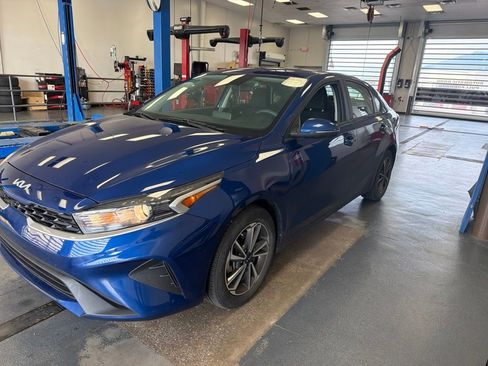 Used 2023 Kia Forte LXS w/ LXS Technology Package FWD image 4