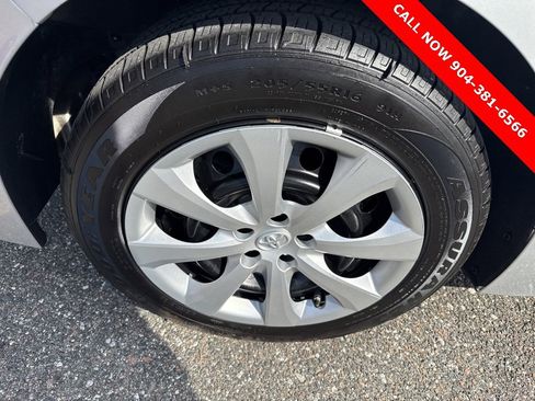 Used 2022 Toyota Corolla LE image 19