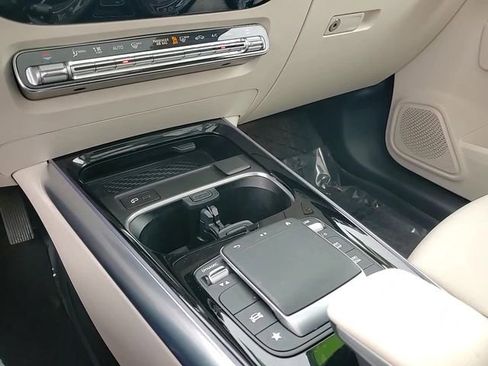 Used 2022 Mercedes-Benz GLA 250 4MATIC w/ Premium Package image 23