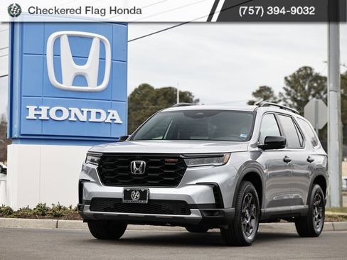 Used 2024 Honda Pilot TrailSport image 1