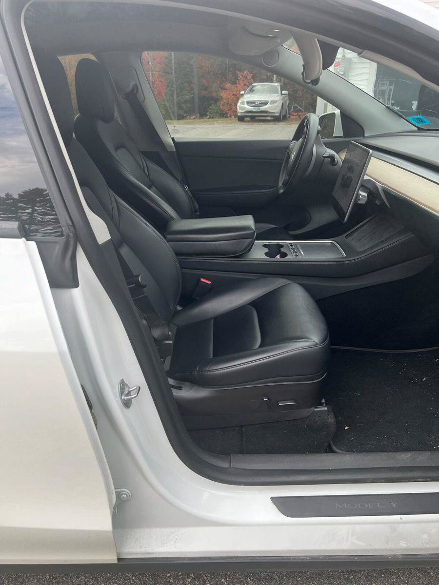 Used 2022 Tesla Model Y Performance AWD/4WD image 3