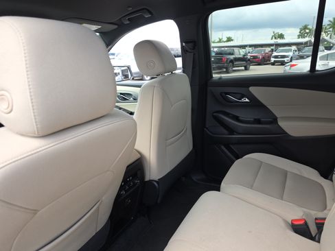 Used 2023 Chevrolet Traverse LS FWD image 12