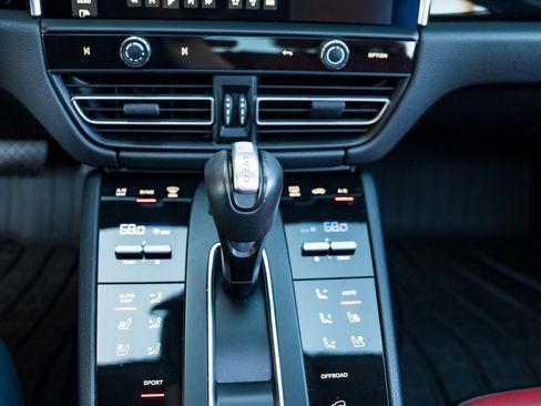 Used 2023 Porsche Macan BASE image 16