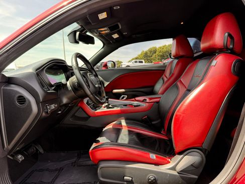 Used 2019 Dodge Challenger SXT w/ Driver Convenience Group RWD image 16