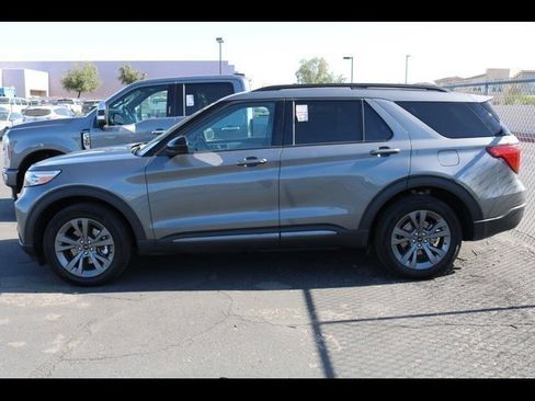 Certified 2023 Ford Explorer XLT w/ Equipment Group 202A AWD/4WD image 5