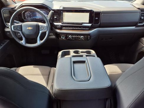 Used 2024 Chevrolet Silverado 1500 LT image 8