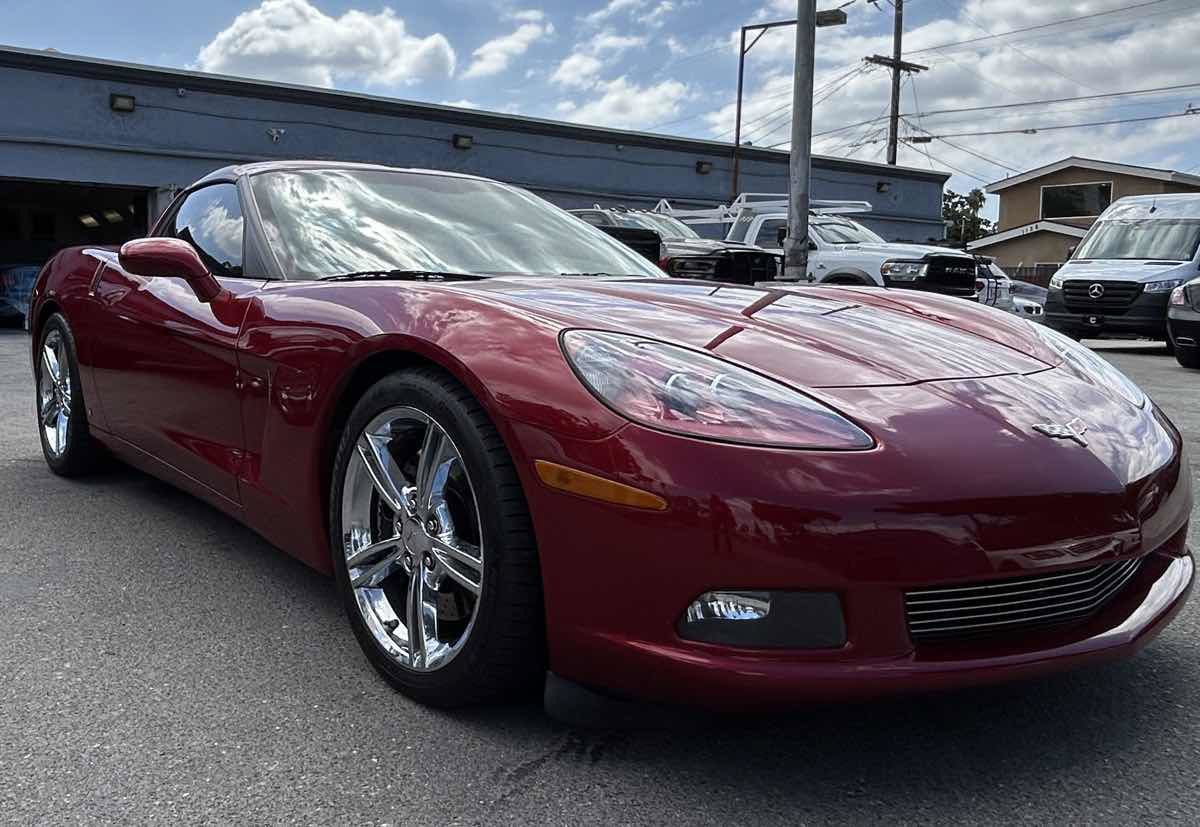 Used 2008 Chevrolet Corvette Coupe w/ Z51 Performance Package RWD image 1