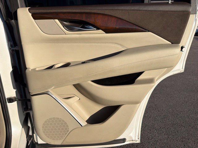 Used 2017 Cadillac Escalade Luxury RWD image 13