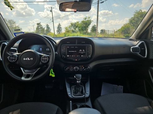 Used 2024 Kia Soul LX w/ Option Group 015 FWD image 5