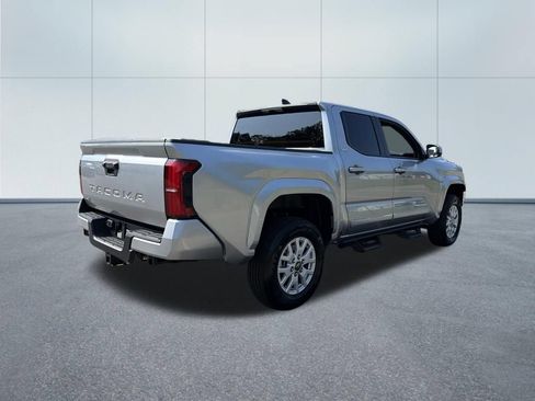 Used 2025 Toyota Tacoma SR5 AWD/4WD image 5