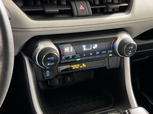 Used 2022 Toyota RAV4 XLE image 19