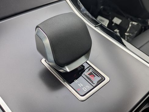 New 2026 Land Rover Range Rover Velar Dynamic SE image 16