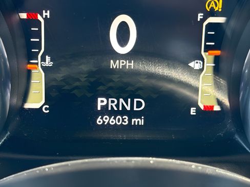 Used 2021 Jeep Wrangler Unlimited Sahara AWD/4WD image 18