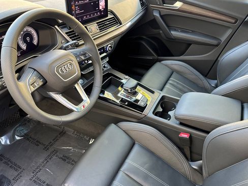Used 2024 Audi Q5 e Premium Plus w/ Premium Plus Package image 8