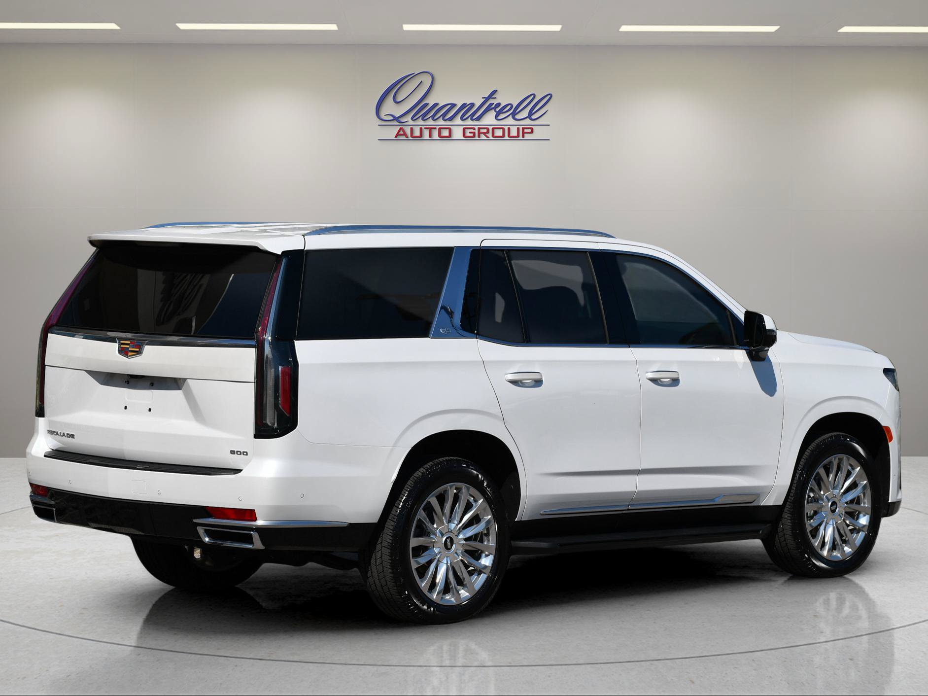Used 2021 Cadillac Escalade Premium Luxury AWD/4WD image 4