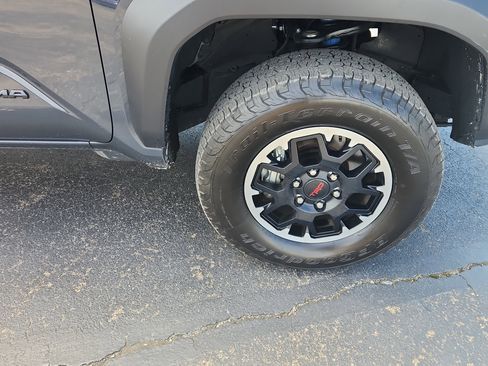 Used 2025 Toyota Tacoma TRD Off-Road image 50