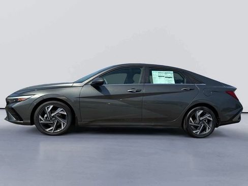 New 2025 Hyundai Elantra SEL w/ Cargo Package FWD image 4