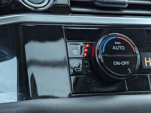 Used 2024 Nissan Pathfinder Platinum w/ Cargo Package image 38