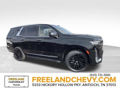 Used 2023 Cadillac Escalade Premium Luxury image 2